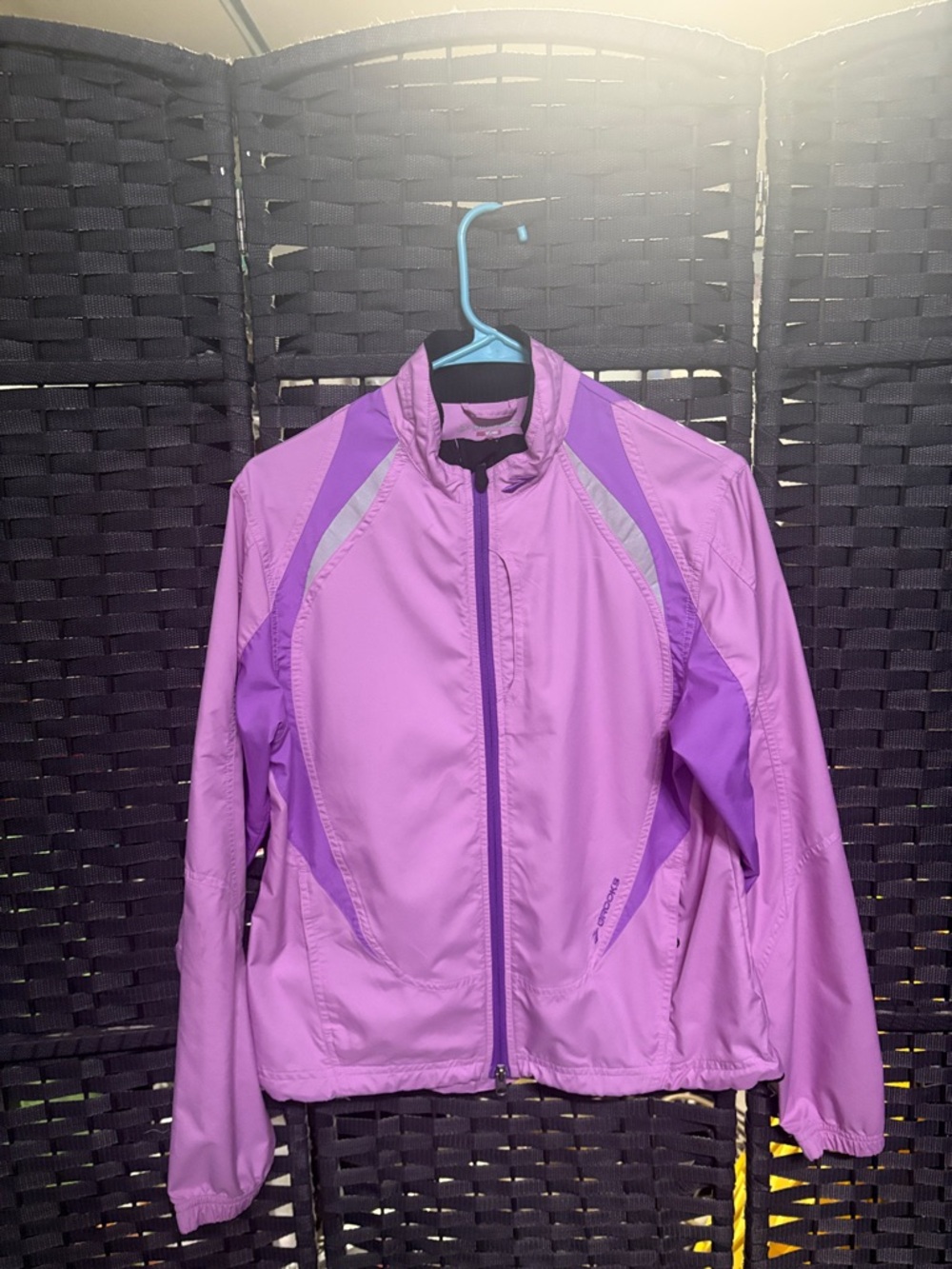 BROOKS Lightweight Purple Women's Windbreaker Jacket best for size sm to md.